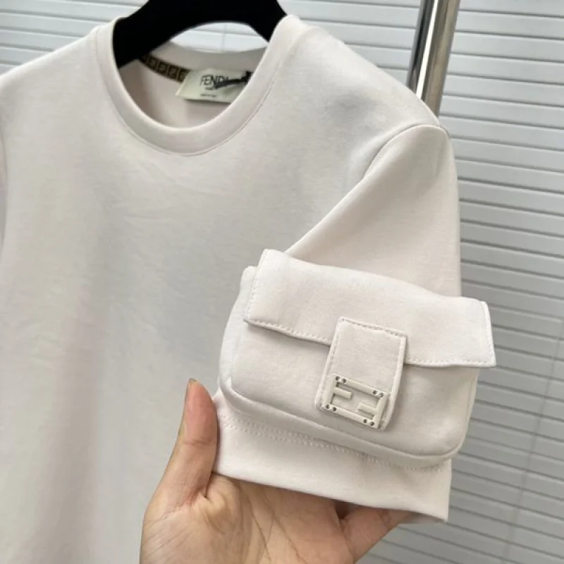 最新でオシャレフェンディ バゲット FFバックル付きコットンTシャツ コピー feu76258
