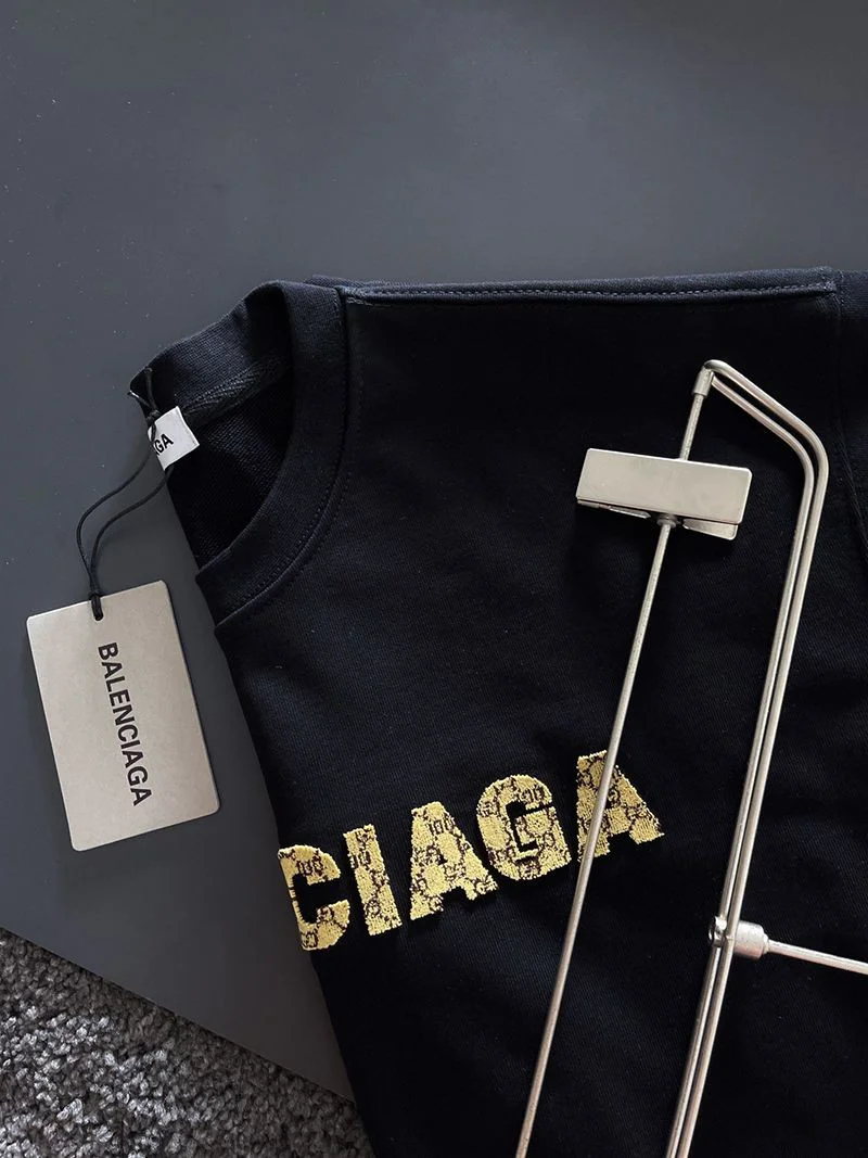 ★日本!!人気!バレンシアガ×グッチ スーパーコピー ブラウンロゴ★ブラックコットンスウェットシャツ guq19416