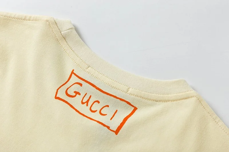 目を惹くカラー グッチ コットン Tシャツ コピー 半袖 ロゴ guq72551