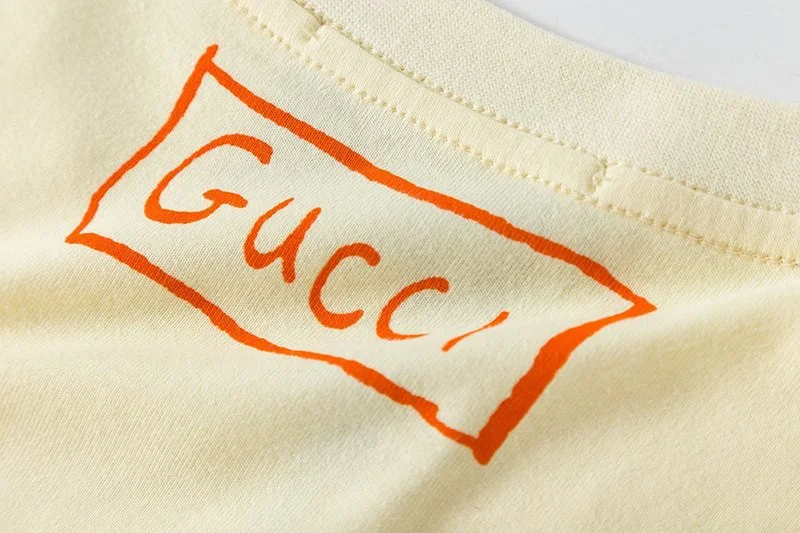 目を惹くカラー グッチ コットン Tシャツ コピー 半袖 ロゴ guq72551