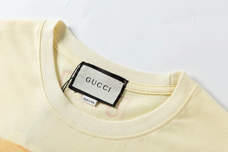 目を惹くカラー グッチ コットン Tシャツ コピー 半袖 ロゴ guq72551