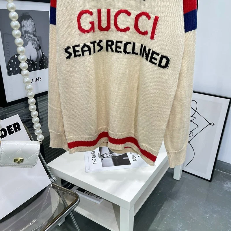 目を惹くカラー グッチ 100周年 セーター ウール 偽物 トップス ロゴ プレタ gur83620