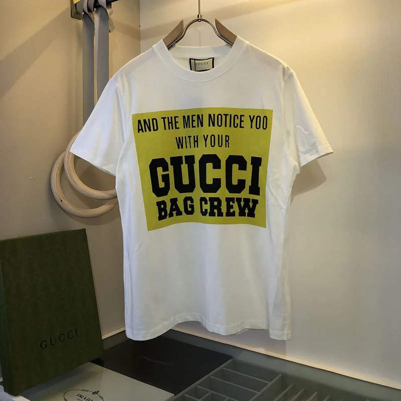世界中で大人気♪グッチ ロゴ コットンTシャツ 偽物 バックフラワーアップリケ 2色 gus17426