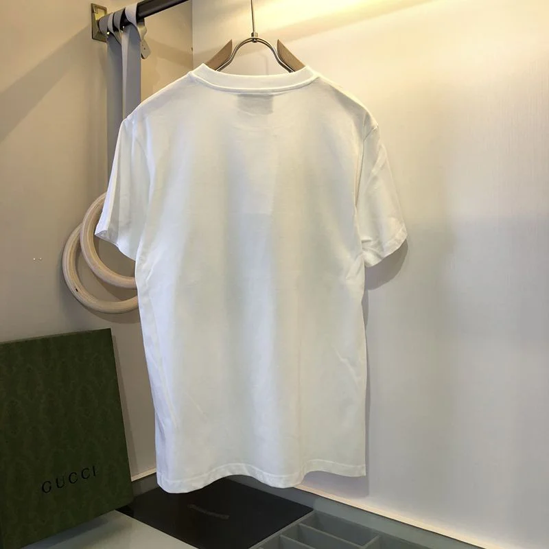 世界中で大人気♪グッチ ロゴ コットンTシャツ 偽物 バックフラワーアップリケ 2色 gus17426