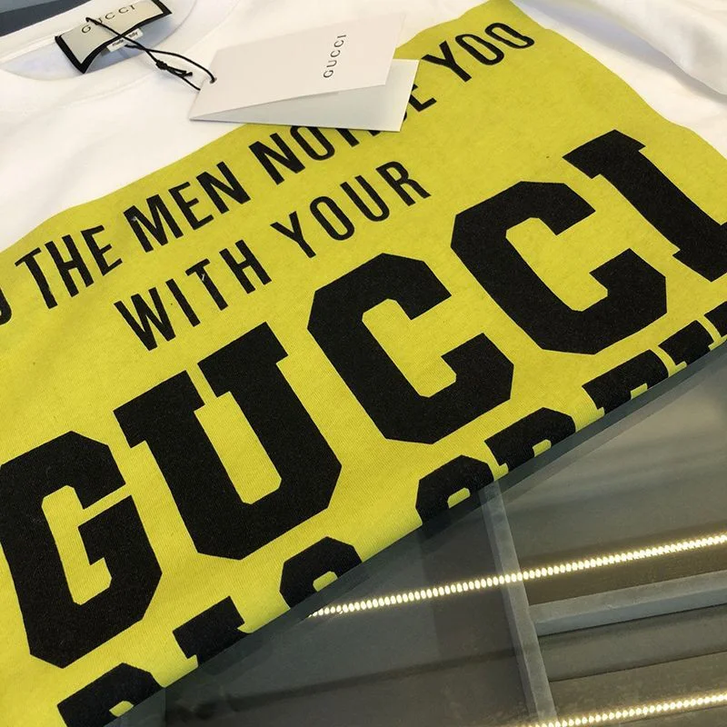 世界中で大人気♪グッチ ロゴ コットンTシャツ 偽物 バックフラワーアップリケ 2色 gus17426