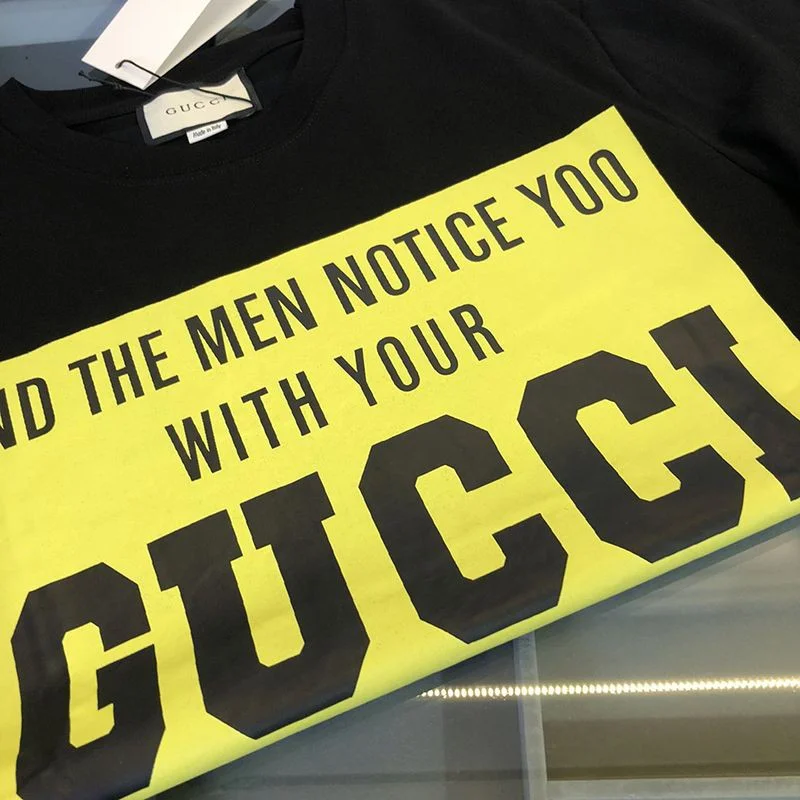 世界中で大人気♪グッチ ロゴ コットンTシャツ 偽物 バックフラワーアップリケ 2色 gus17426