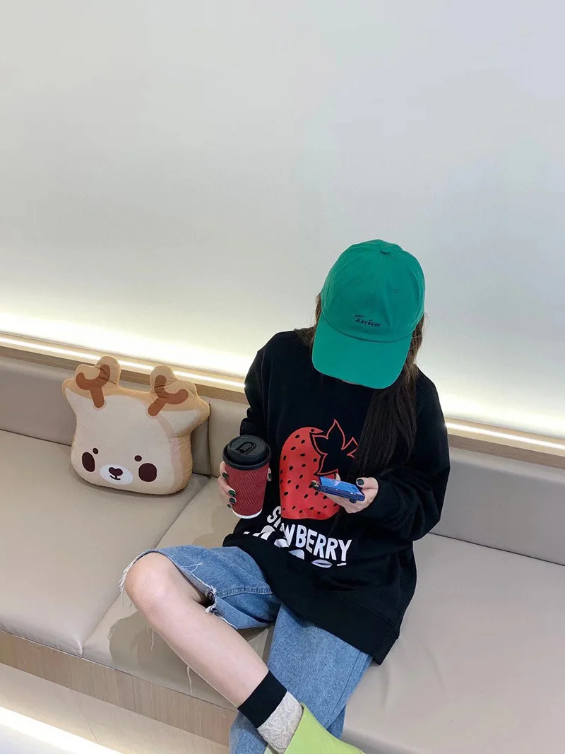 春もの新作 グッチ 21AW★STRAWBERRY ロゴ キラキラ コピー スウェット gut54976