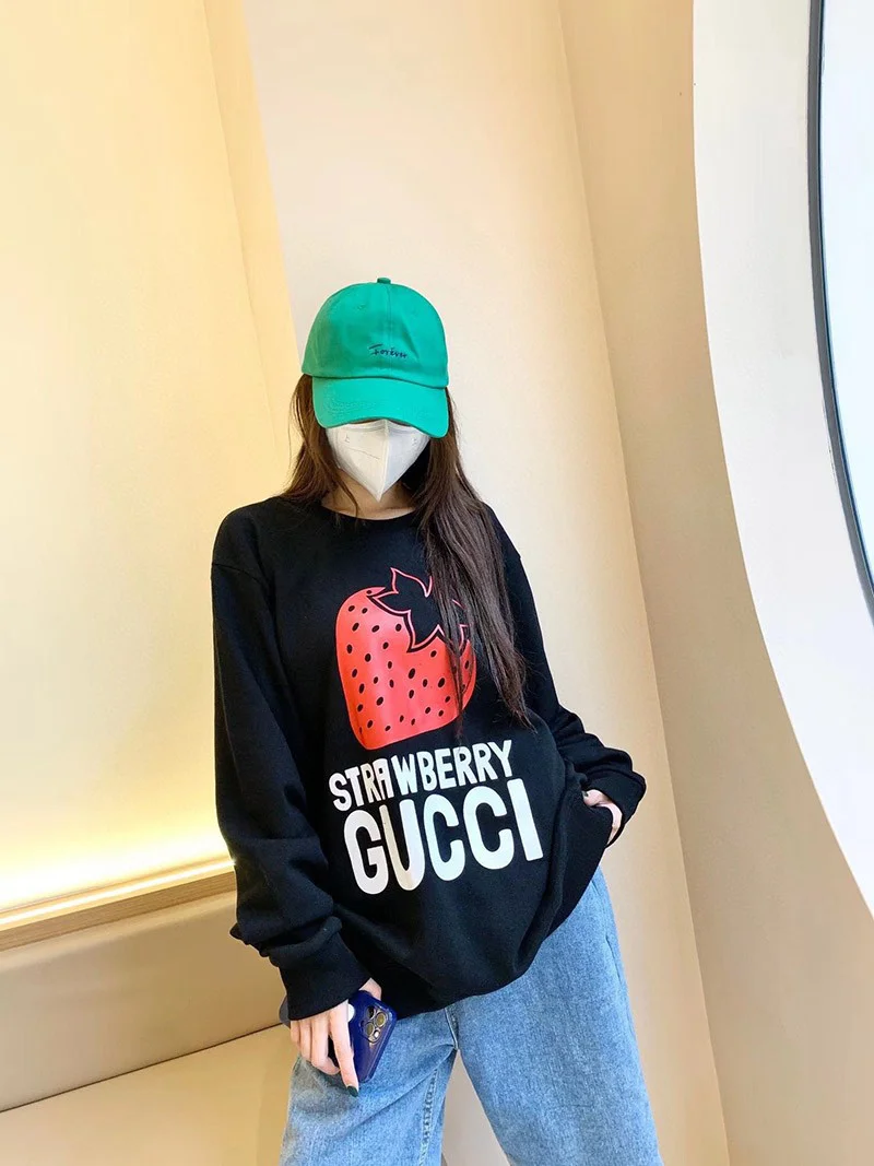 春もの新作 グッチ 21AW★STRAWBERRY ロゴ キラキラ コピー スウェット gut54976