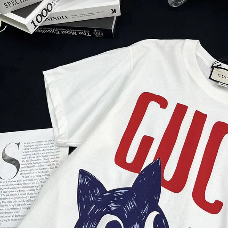 最高な材質 グッチ Since 1921 キャット プリント Tシャツ guu43007