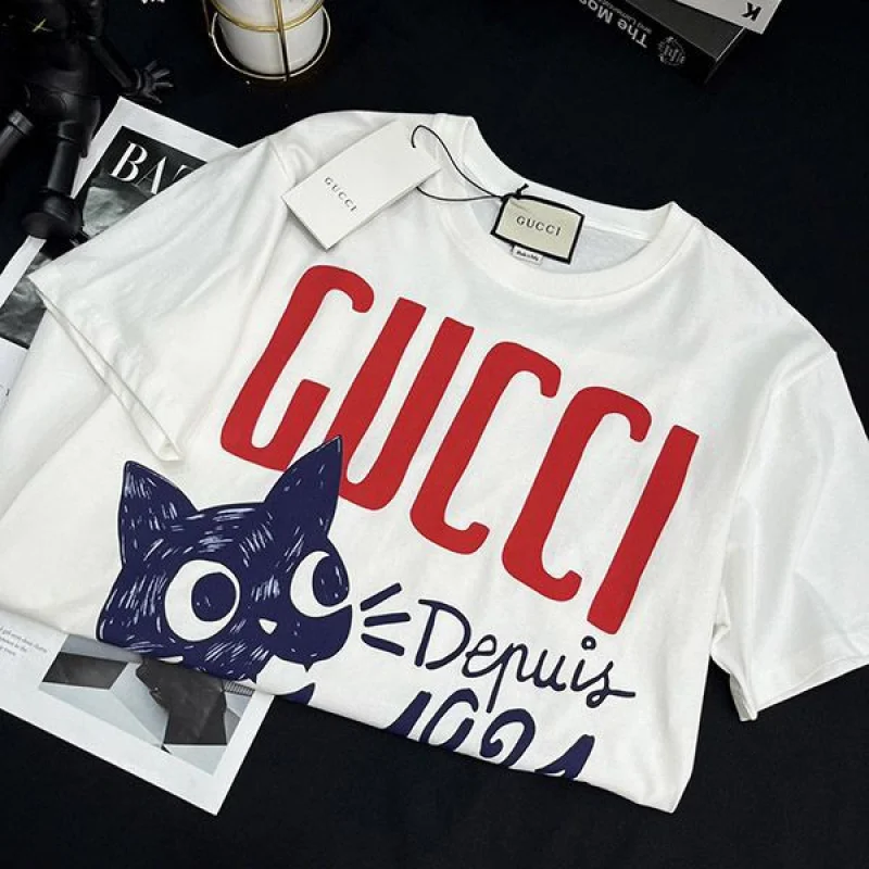 最高な材質 グッチ Since 1921 キャット プリント Tシャツ guu43007