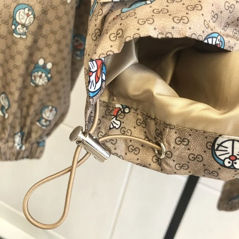 大人気!!新色 DORAEMON x グッチ コラボ★ナイロン GG ジャケット 偽物 guu79217