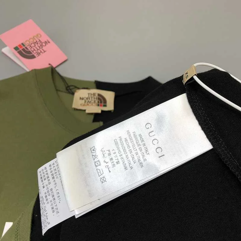 最安値挑戦グッチ×ノースフェイス パッチワーク クルーネック Tシャツ 偽物 guv78107