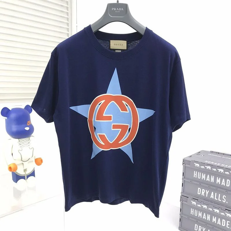 定番人気☆グッチ ロゴ コットンTシャツ 偽物 バックフラワーアップリケ 2色 guw17595