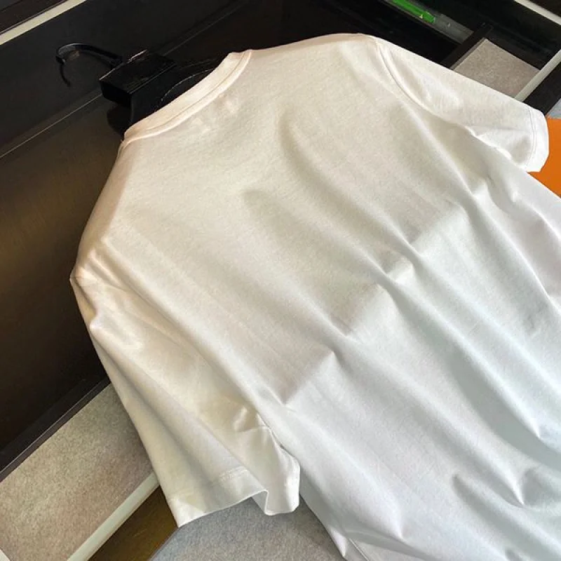 人気No1エルメス ポケット刺繍入りストレートカットTシャツ 偽物 ery74254