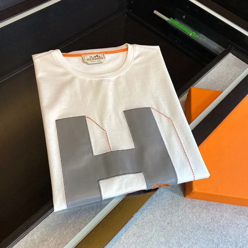人気No1エルメス ポケット刺繍入りストレートカットTシャツ 偽物 ery74254