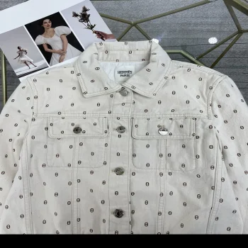 服 eru90978 スーパーコピー