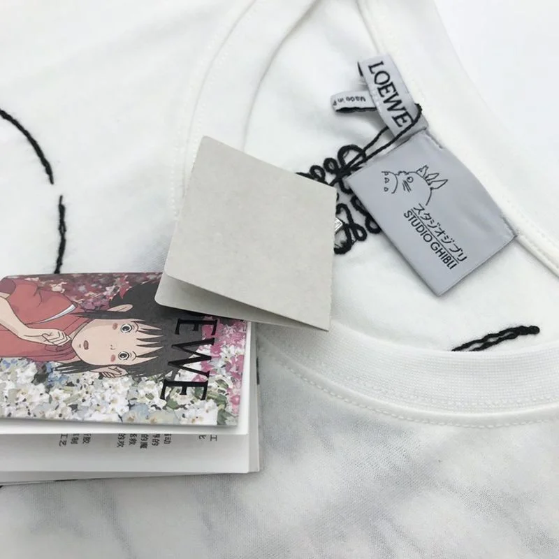 人気急上昇ロエベ×千と千尋の神隠し コピー 千尋 エンブロイダリー Tシャツ (コットン) S928Y22X03