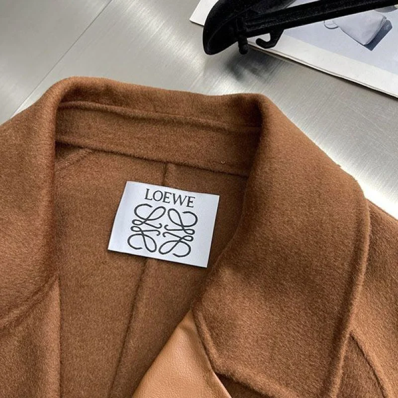 ギフトに最適 ロエベ アナグラム バイカラー 偽物 ブレスト コート lor44136