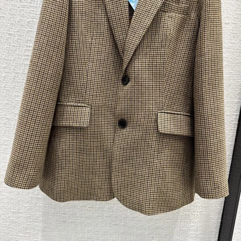 超話題!ロエベ 偽物 ハウルコラボ カルシファー ジャケット lor74184