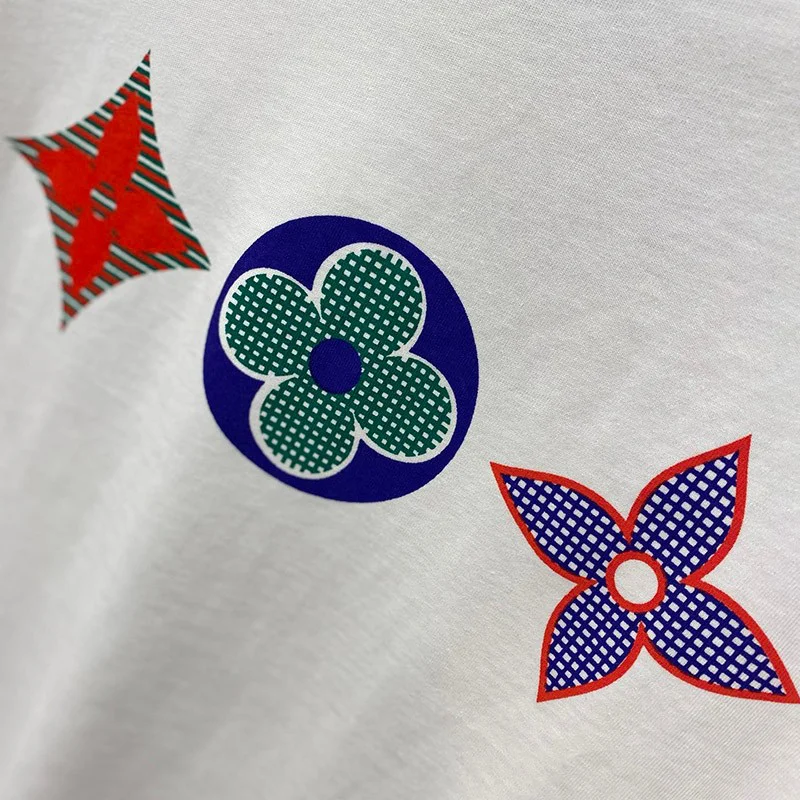 春夏に!ヴィトン Tシャツ 偽物 ハーフパンツデニムスニーカーに!半袖 1A7WIE