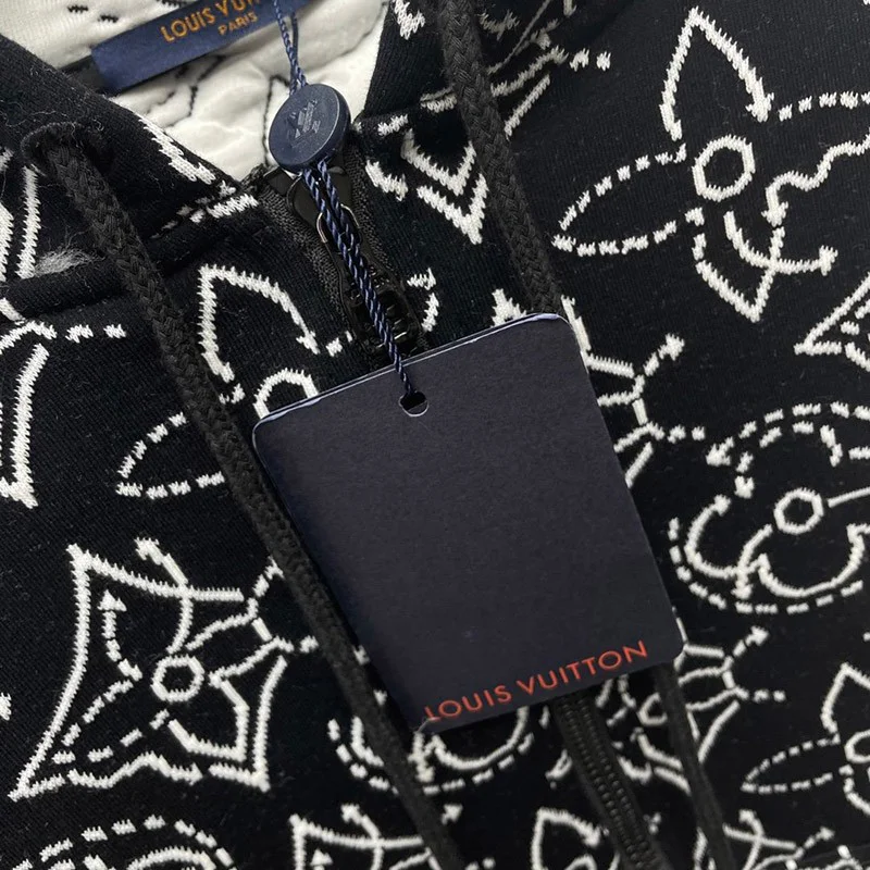 日本未入荷 ルイヴィトン パーカー 偽物 NBAストゥラティージクキルテッドフーディ 1A8X0R