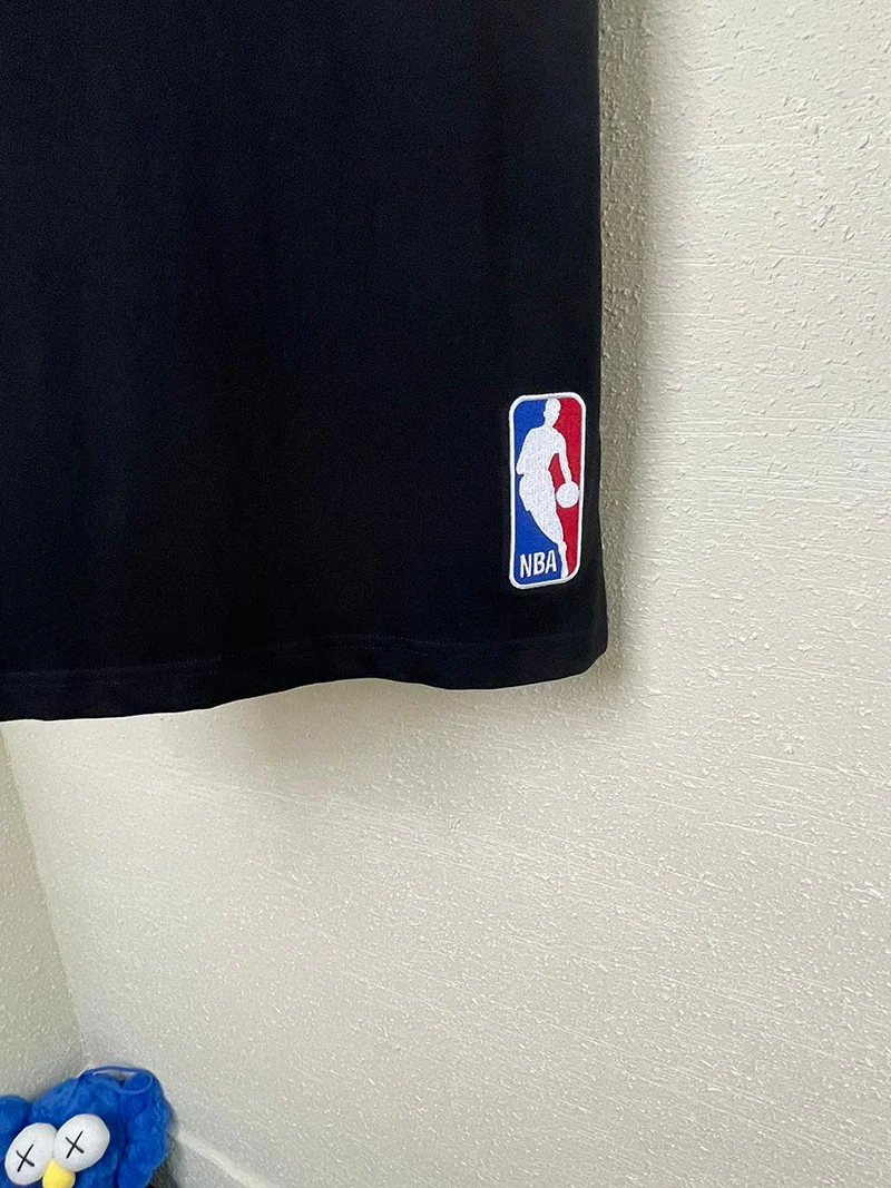 ★日本!!人気!ルイヴィトン NBA Tシャツ コピー★フロントアンドバックレタープリントT 1A8X8R 1A8X8R