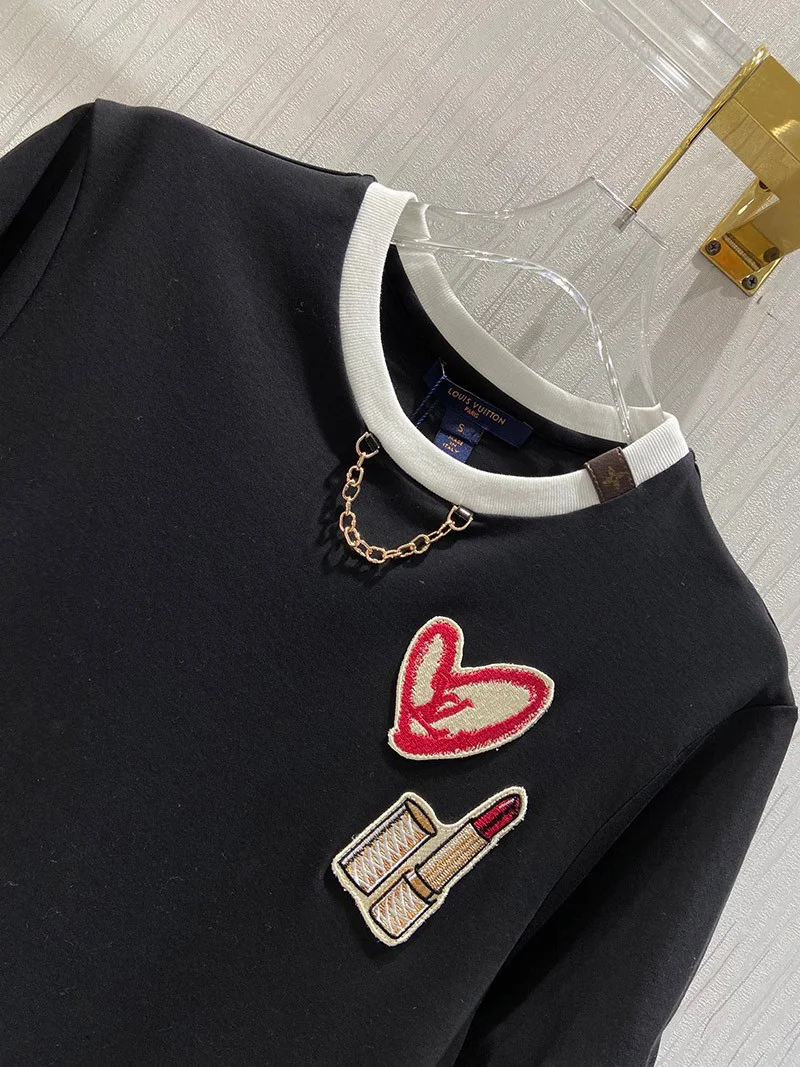 世界中で大人気♪ ルイヴィトン Tシャツ コピー☆リップスティック パッチ 2色 1A99A1