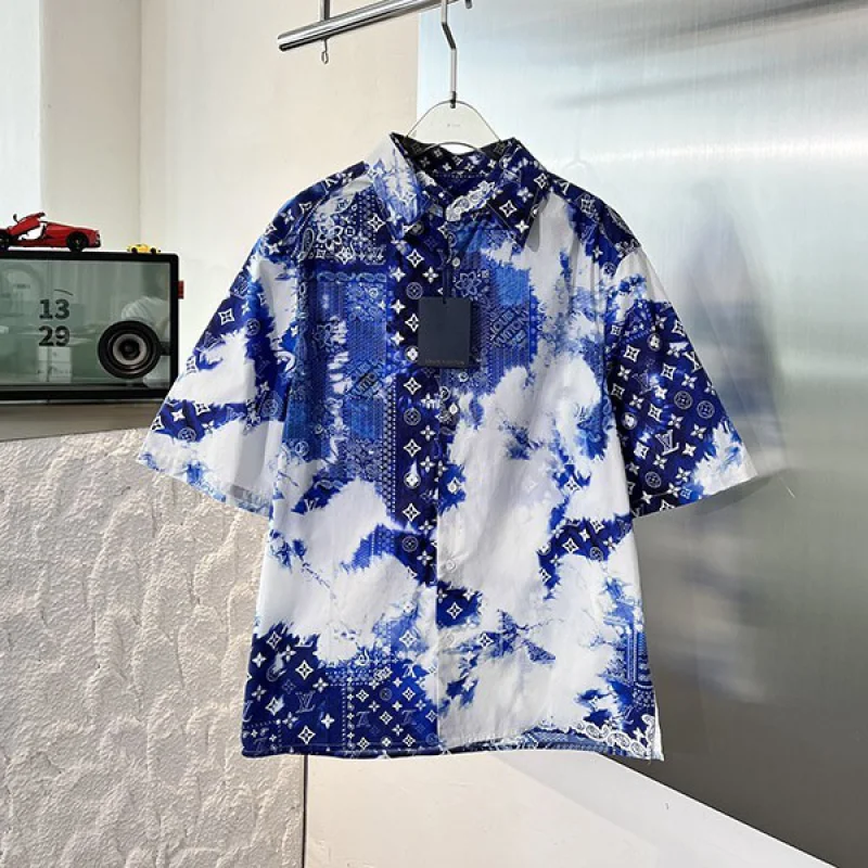 世界中で大人気♪ルイヴィトン モノグラムバンダナ ショートスリーブシャツ 偽物 1AA4UD