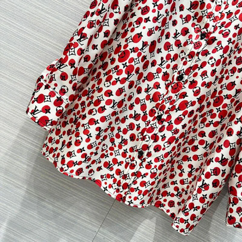 大人気!LV × YK 草間彌生 コラボ ドット シャツ 偽物 白 レッド トップス 1AB7XX