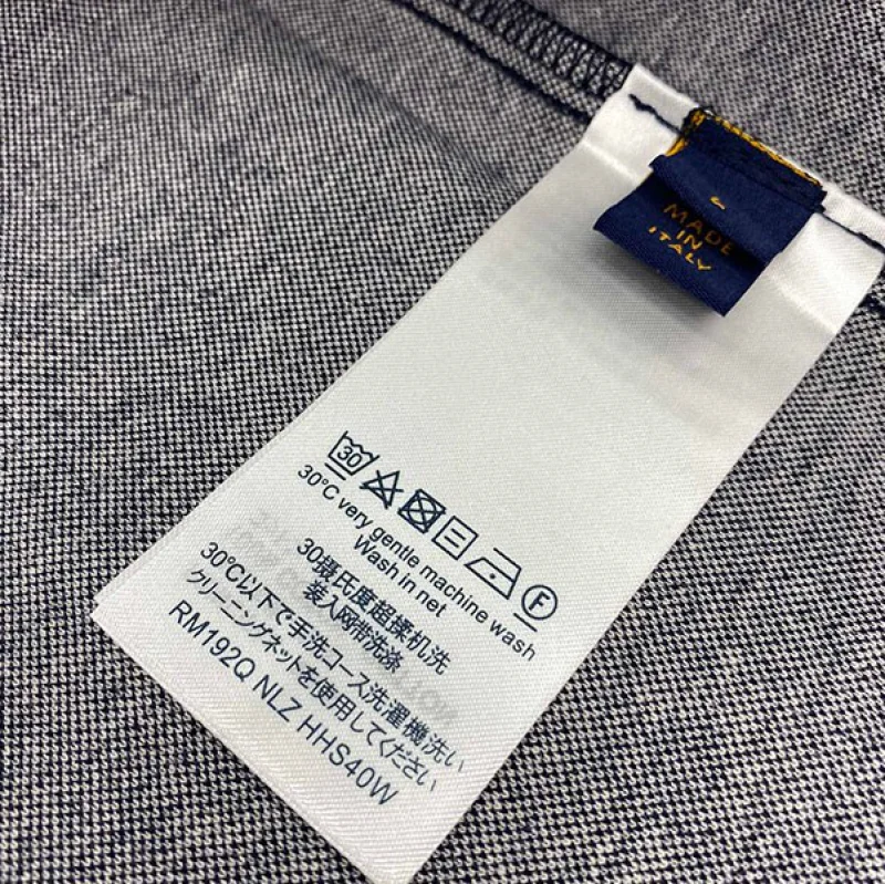 入手困難 ルイヴィトン 偽物 キルテッドフーディ モノグラムパターン vua18216