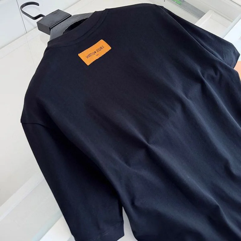 ルイヴィトン プリント コピー Tシャツ 黒 vuh91848