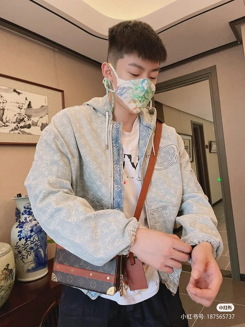 【最新コラボ】ルイヴィトン × NIGO コピー デニムフーディ vun09879