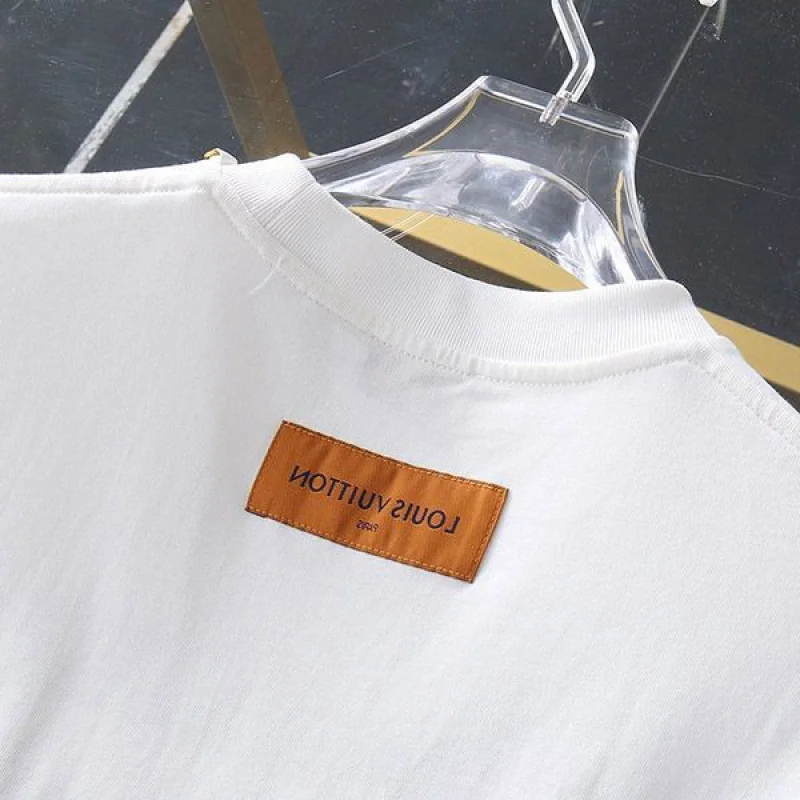 超話題!ルイヴィトン LVコートオブアームシグネチャーTシャツ コピー vuo67018