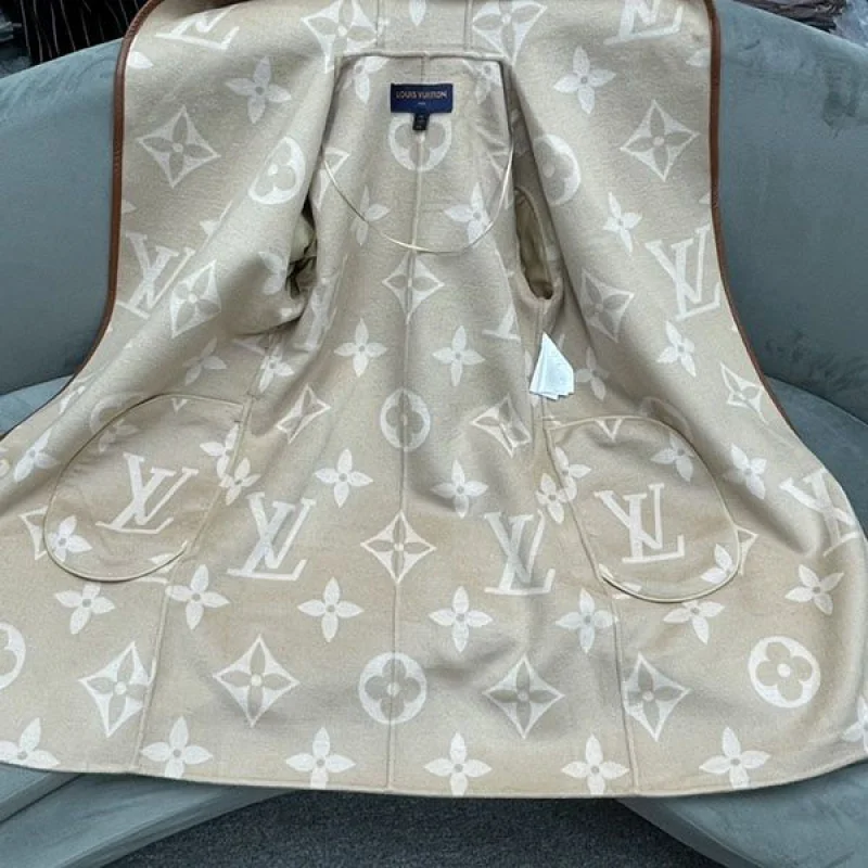 可愛い ルイヴィトン モノグラム ロングコート 偽物 vup92330