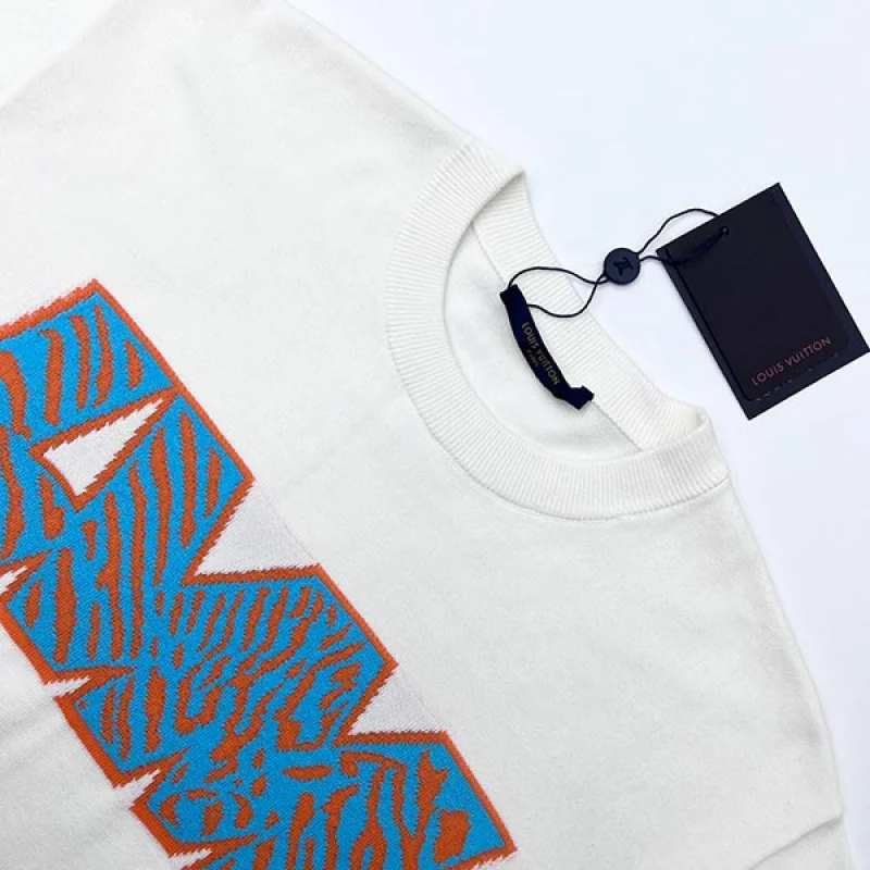 ルイヴィトン コピー「LVM」ロゴ クルーネック 白Tシャツ vur41302