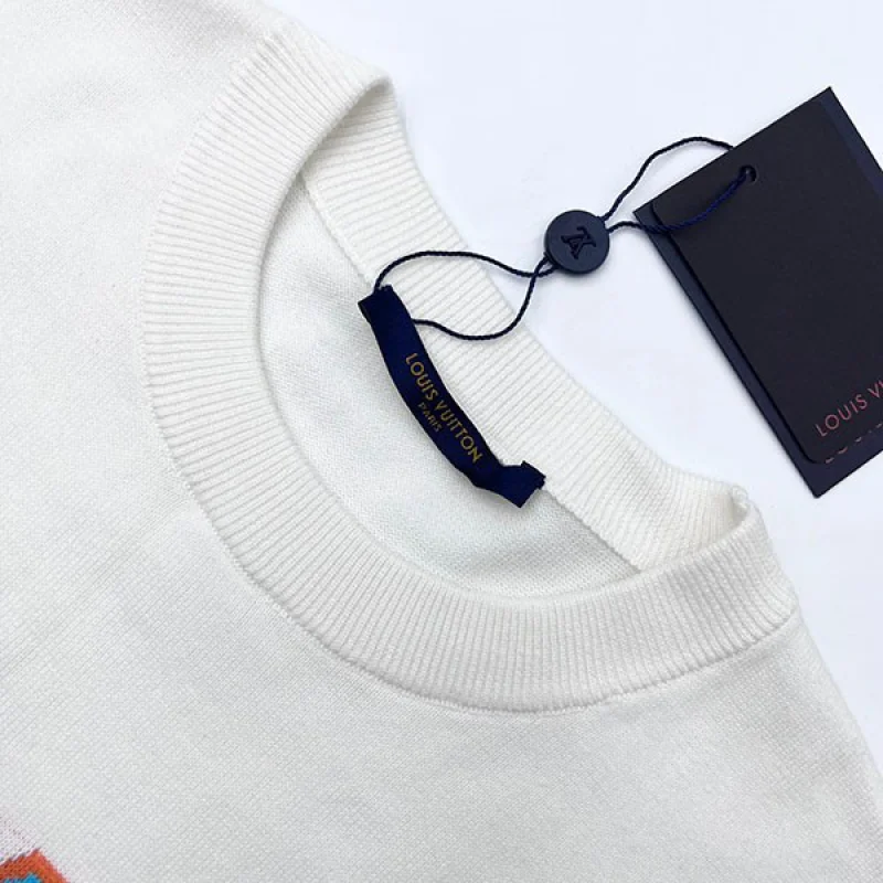 ルイヴィトン コピー「LVM」ロゴ クルーネック 白Tシャツ vur41302