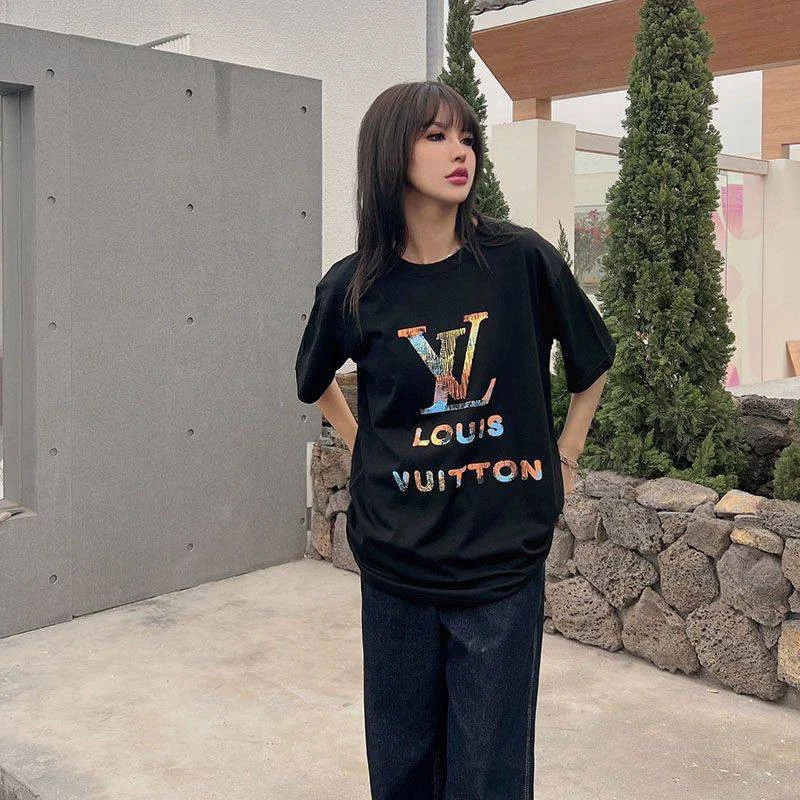累積売上総額第1位!ルイヴィトン 偽物 ロゴ コットン Tシャツ vus82052