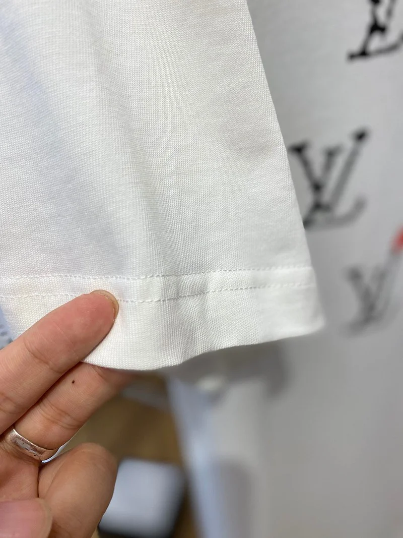 累積売上総額第1位!【ルイヴィトン Tシャツ 偽物】プリント コットンTシャツ vus86992
