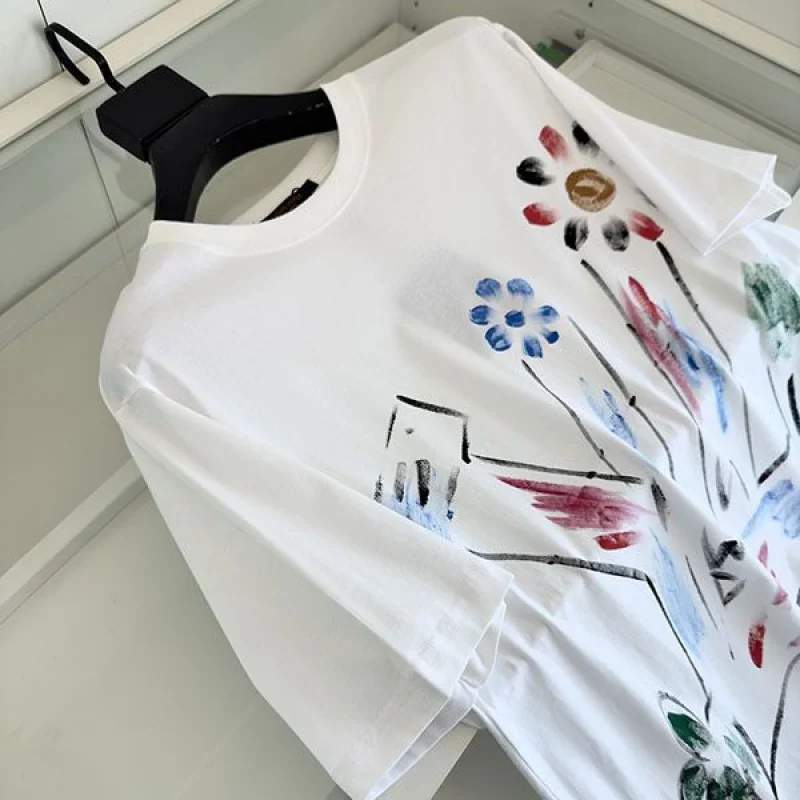 N級品 ルイヴィトン Tシャツ グラフィット 偽物 vuw03408