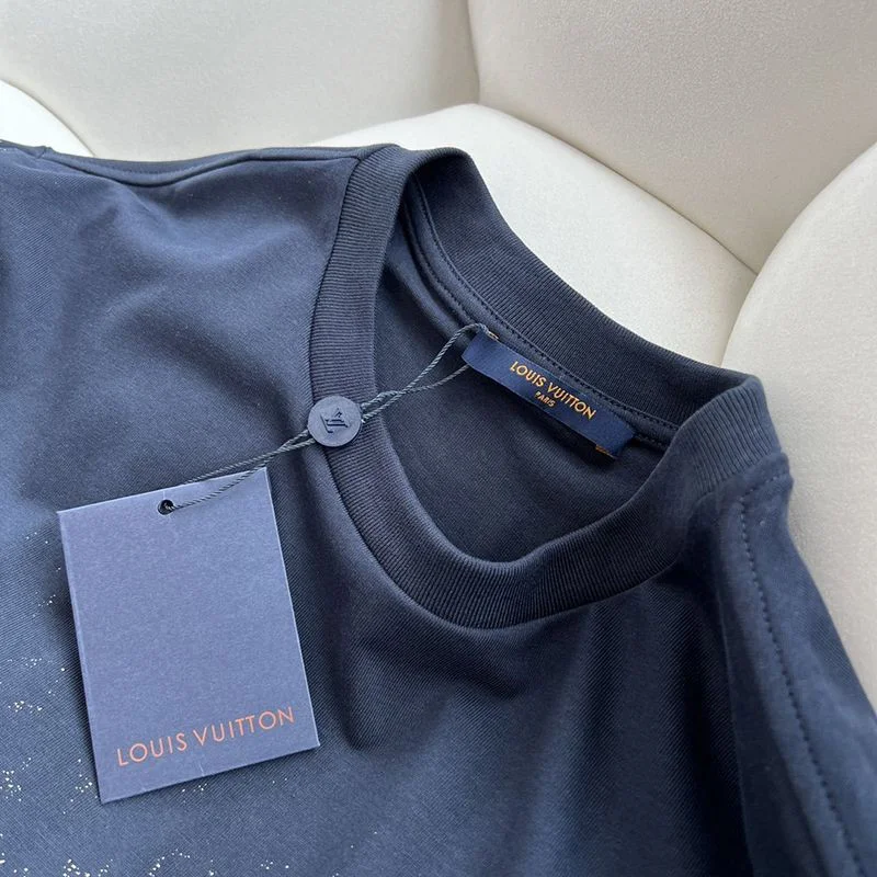 世界中で大人気♪ルイヴィトン LVSE モノグラムグラディエント Tシャツ コピー vuw80110