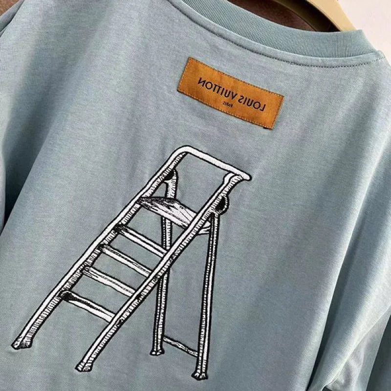 可愛い ルイヴィトン マルチツールエンブロイダードTシャツ 偽物 vux78613