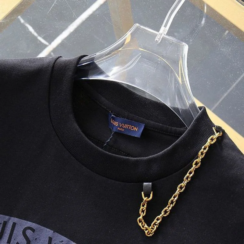 大人気!ルイヴィトン LVコートオブアームシグネチャーTシャツ 偽物 vux96537