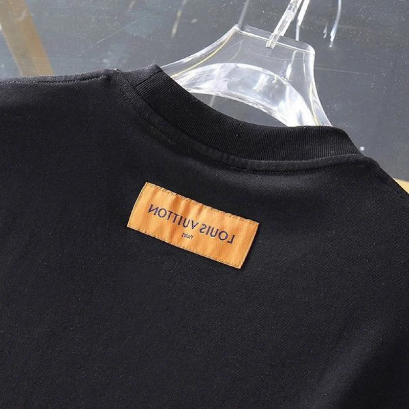 大人気!ルイヴィトン LVコートオブアームシグネチャーTシャツ 偽物 vux96537