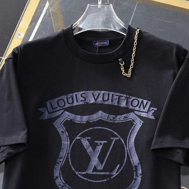 大人気!ルイヴィトン LVコートオブアームシグネチャーTシャツ 偽物 vux96537