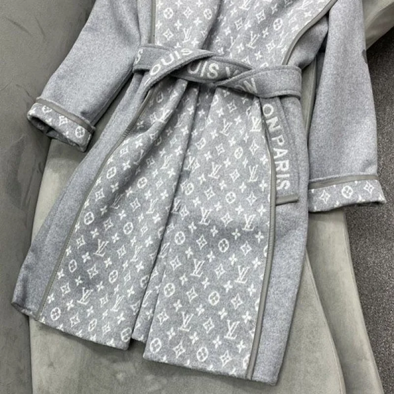 可愛い ルイヴィトン モノグラム ロングコート 偽物 vuy27671
