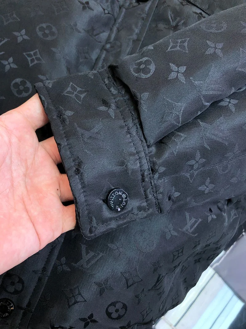 送料込 ルイヴィトン ジャケット コピー モノグラム ネイビー 黒 vuy33997