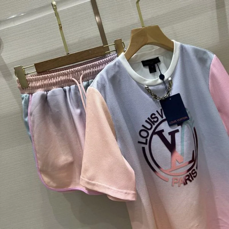 世界中で大人気♪ルイヴィトン グラディエントLVサークルTシャツ 上下セット 偽物 vuz42070