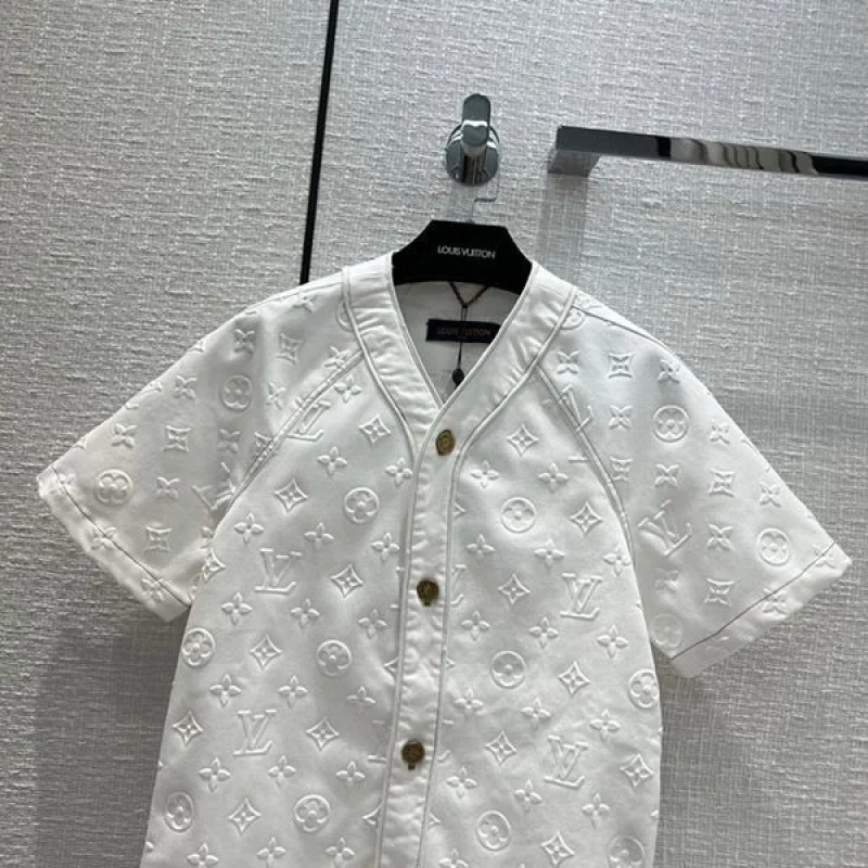超話題!ルイヴィトン 3D モノグラム アウター Tシャツ 偽物 vuz93783