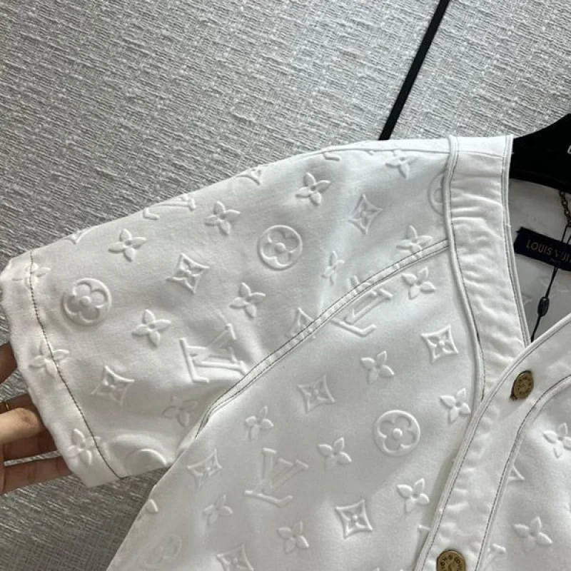 超話題!ルイヴィトン 3D モノグラム アウター Tシャツ 偽物 vuz93783