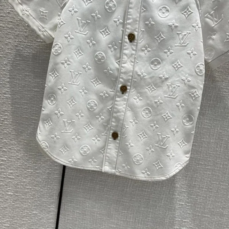 超話題!ルイヴィトン 3D モノグラム アウター Tシャツ 偽物 vuz93783